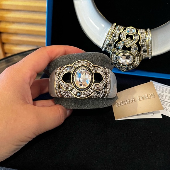 Heidi Daus 'Say it with Style' White Limited Edition Collection🤍✨ - Picture 6 of 14